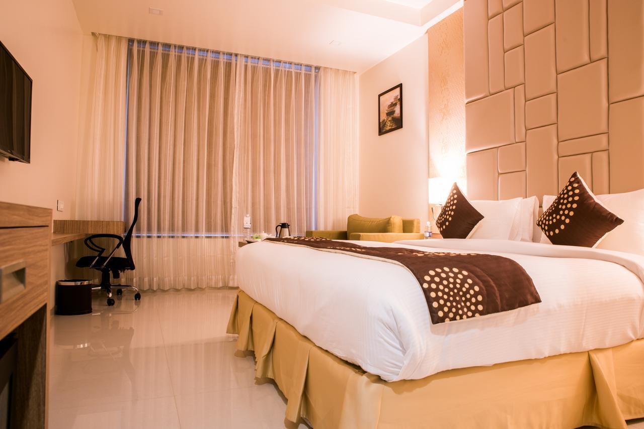 Hotel Grand Rio นาสิก ภายนอก รูปภาพ